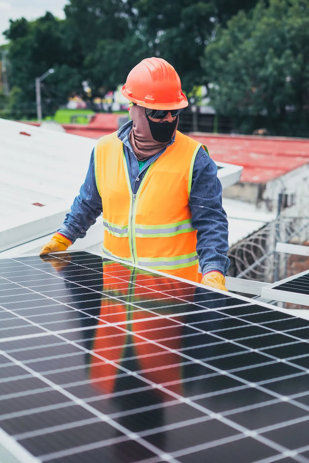 Nettoyage de panneaux solaires en cours à La Teste-de-Buch