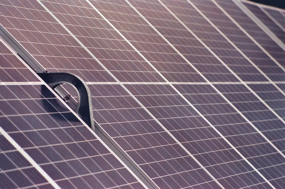 Panneaux solaires sur une toiture à Gradignan